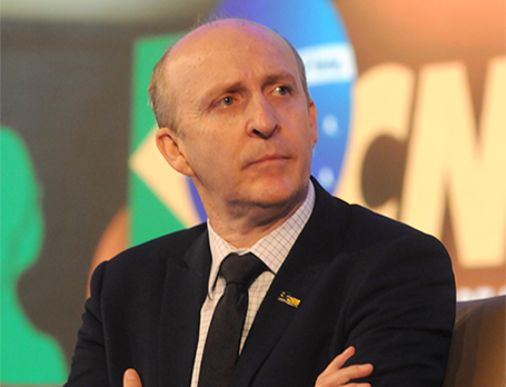 The role of national associations of Municipalities in the transformation of the Brazilian Federation